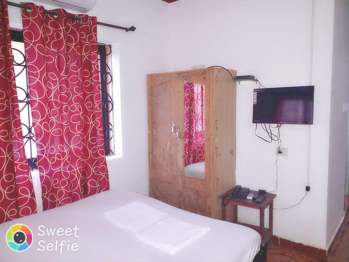 Budget Beach Stay In Tito'S Lane Baga Exterior foto
